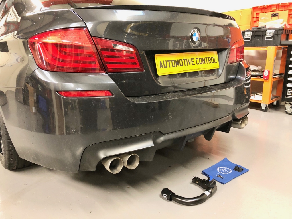 WESTFALIA Abnehmbare Anhängerkupplung BMW 5er Limo/Touring G30/G31 09/16-05/22 Set Inkl. E-Satz-841649